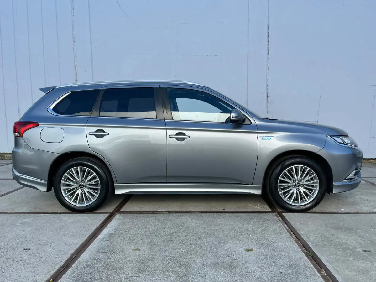 2.4 PHEV Instyle clima| trekhaak | leder | schuifdak | camera | Origineel NL-auto | dealer onderhouden