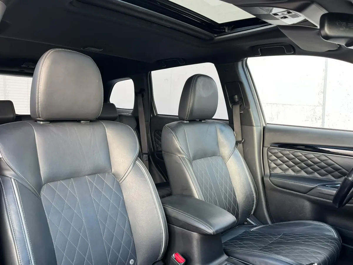 2.4 PHEV Instyle clima| trekhaak | leder | schuifdak | camera | Origineel NL-auto | dealer onderhouden