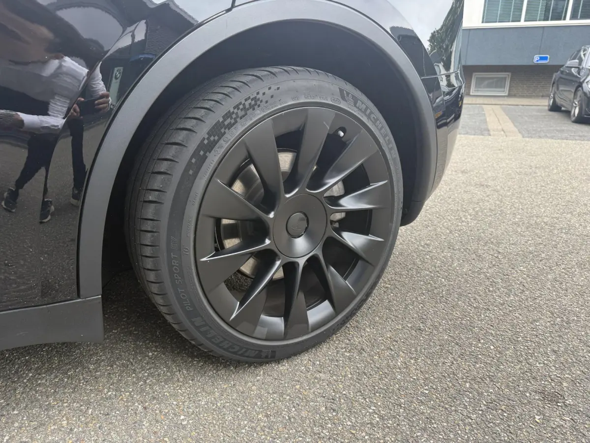 Long Range AWD 75 kWh VAN: 38.900,- VOOR: 35.877,- UW HERFSTVOORDEEL: 3.023,-|SOH 92%| ORIGINEEL NED. NAP| 1STE EIGENAAR!| FABRIEKSGARANTIE OP ACCU & AANDRIJFLIJN TOT 2031 OF 192.000 KM| BTW