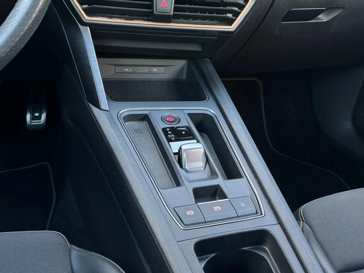 1.4 e-Hybrid 245PK VZ Adrenaline Pano Keyless Schaalstoelen