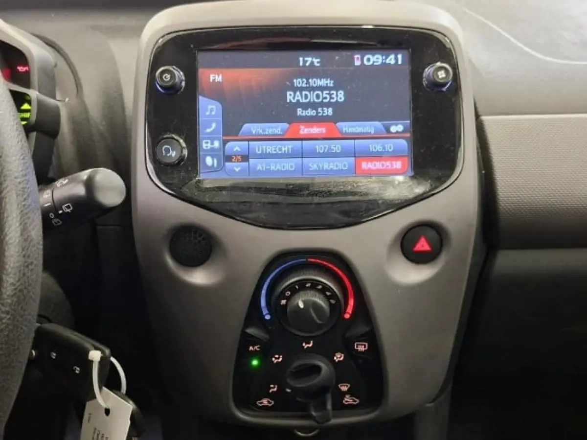 1.0 e-VTi Active Camera | Carplay | Airco | Bleutooth | Centrale Vergrendeling | LED Dagrij | Elek. Ramen | Achteruitrijcamera | Airco | Apple Carplay/Android Auto|telefoonintegratie premium