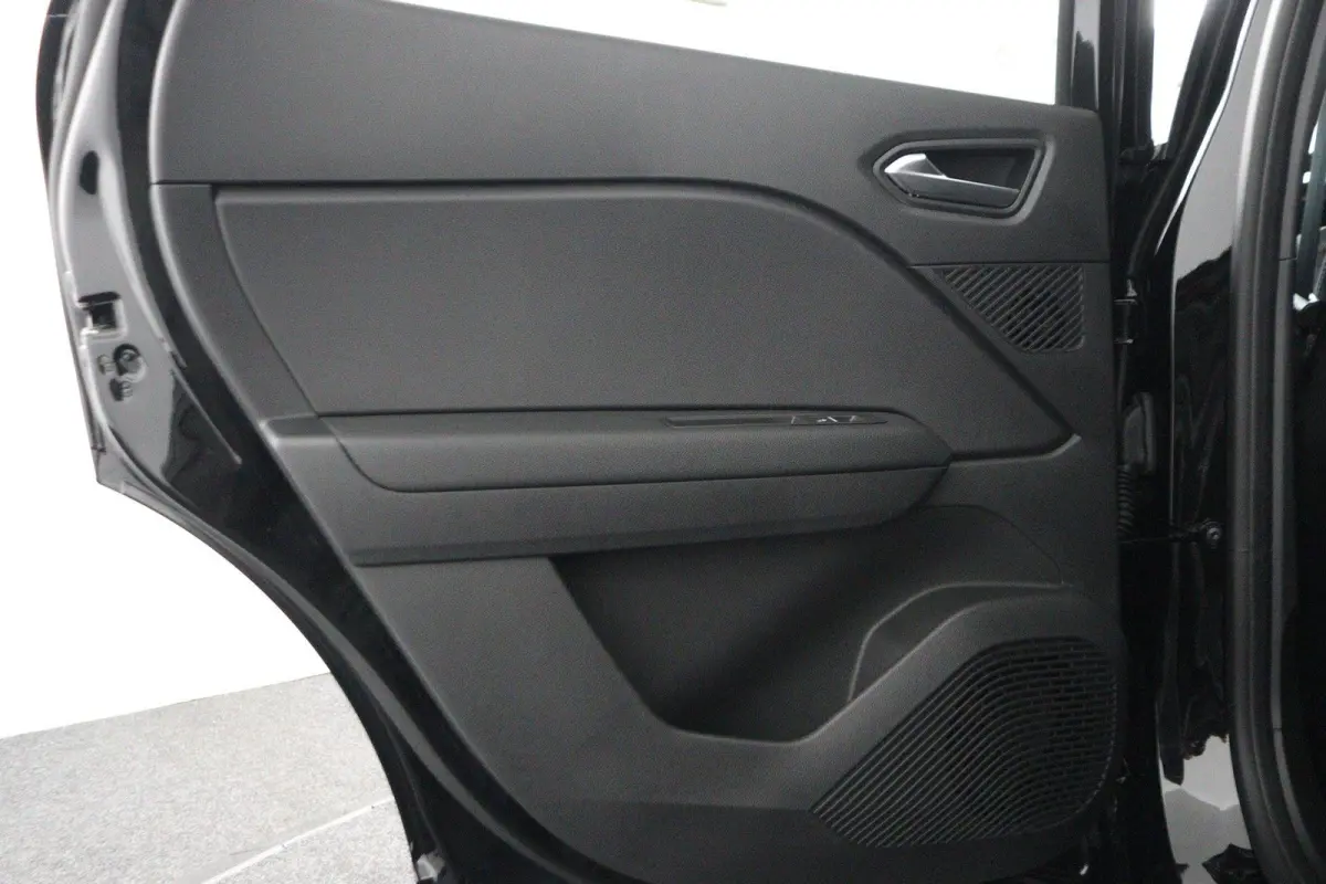 1.8 HEV Instyle | € 3.000,- voorraadvoordeel | Lederen bekleding | 360 graden camera |