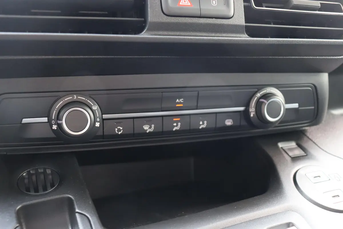 136 L1 50 kWh Apple CarPlay Achteruitrijcamera Comfortstoel