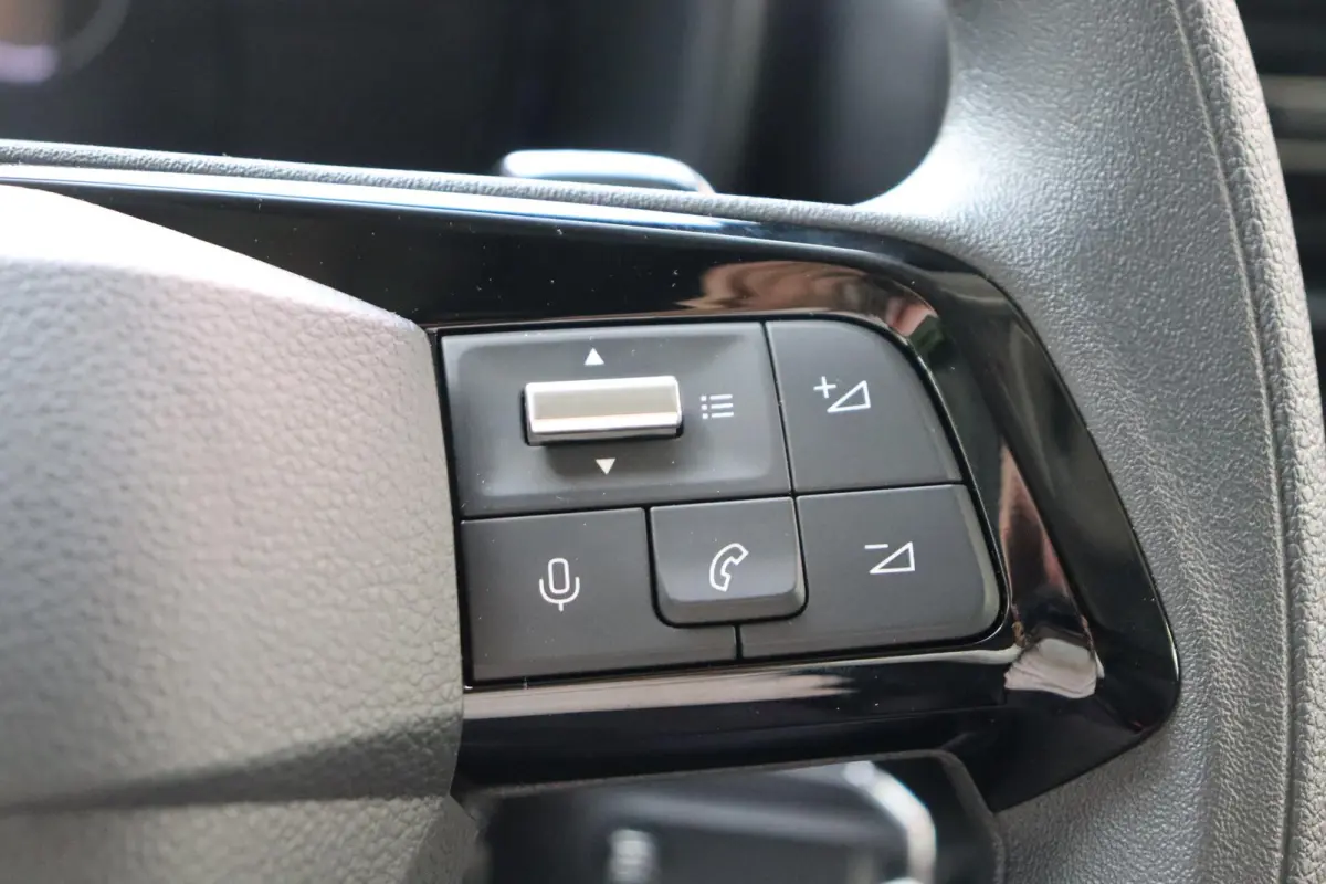 136 L1 50 kWh Apple CarPlay Achteruitrijcamera Comfortstoel