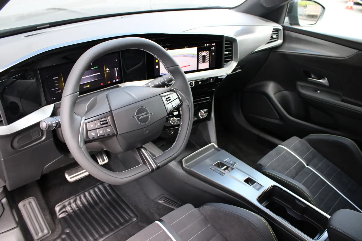 Mokka-e GSE 54 kWh | Sportstoelen | Camera | Stoelverwarming | Navigatie | Fase 3 Laden |