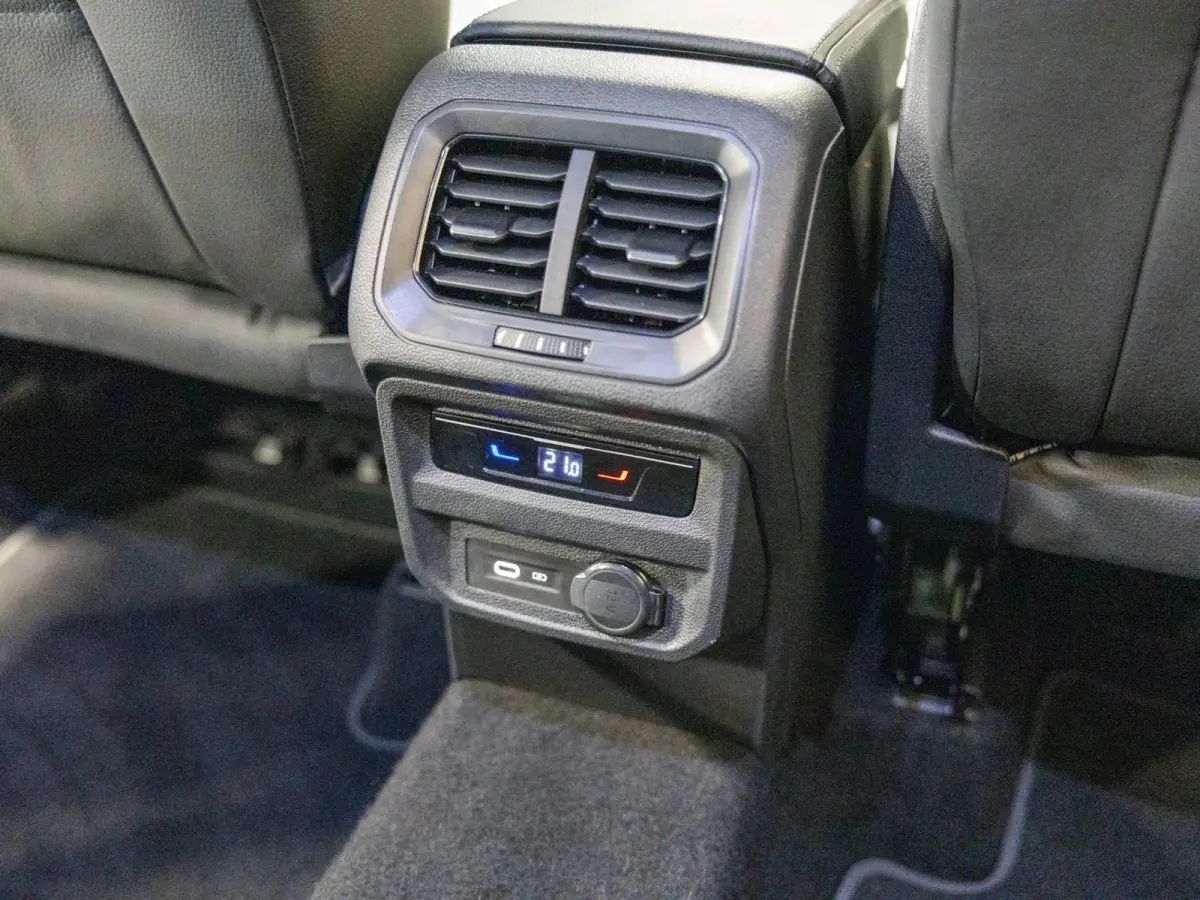 1.5 TSI Style Business Intense / 150pk / Achteruitrij camera / Stoelverwarming / NAP / Dealer onderhouden /