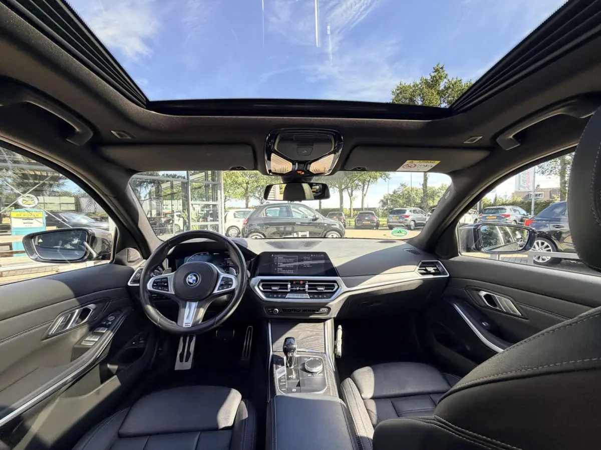 320e Business Edition Plus | M Sport | Leder | Achteruitrijcamera | Panoramadak | Stoelverwarming | SoH 94%