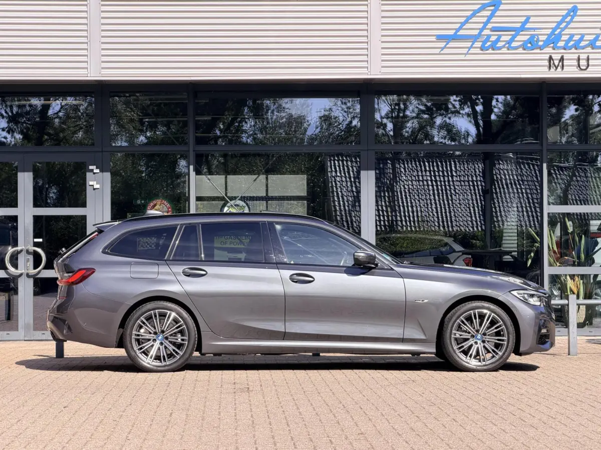 320e Business Edition Plus | M Sport | Leder | Achteruitrijcamera | Panoramadak | Stoelverwarming | SoH 94%