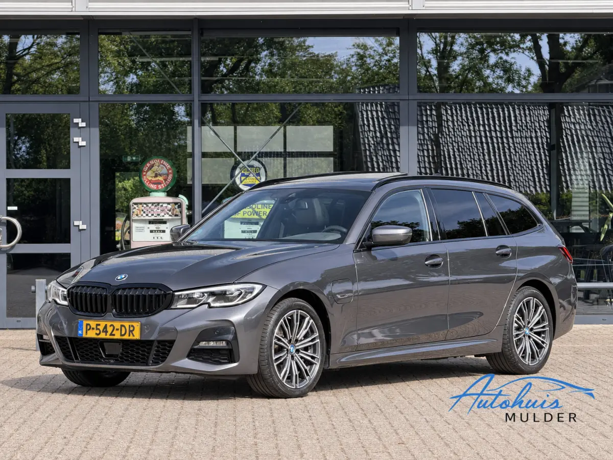 320e Business Edition Plus | M Sport | Leder | Achteruitrijcamera | Panoramadak | Stoelverwarming | SoH 94%