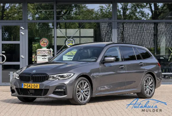 320e Business Edition Plus | M Sport | Leder | Achteruitrijcamera | Panoramadak | Stoelverwarming | SoH 94%