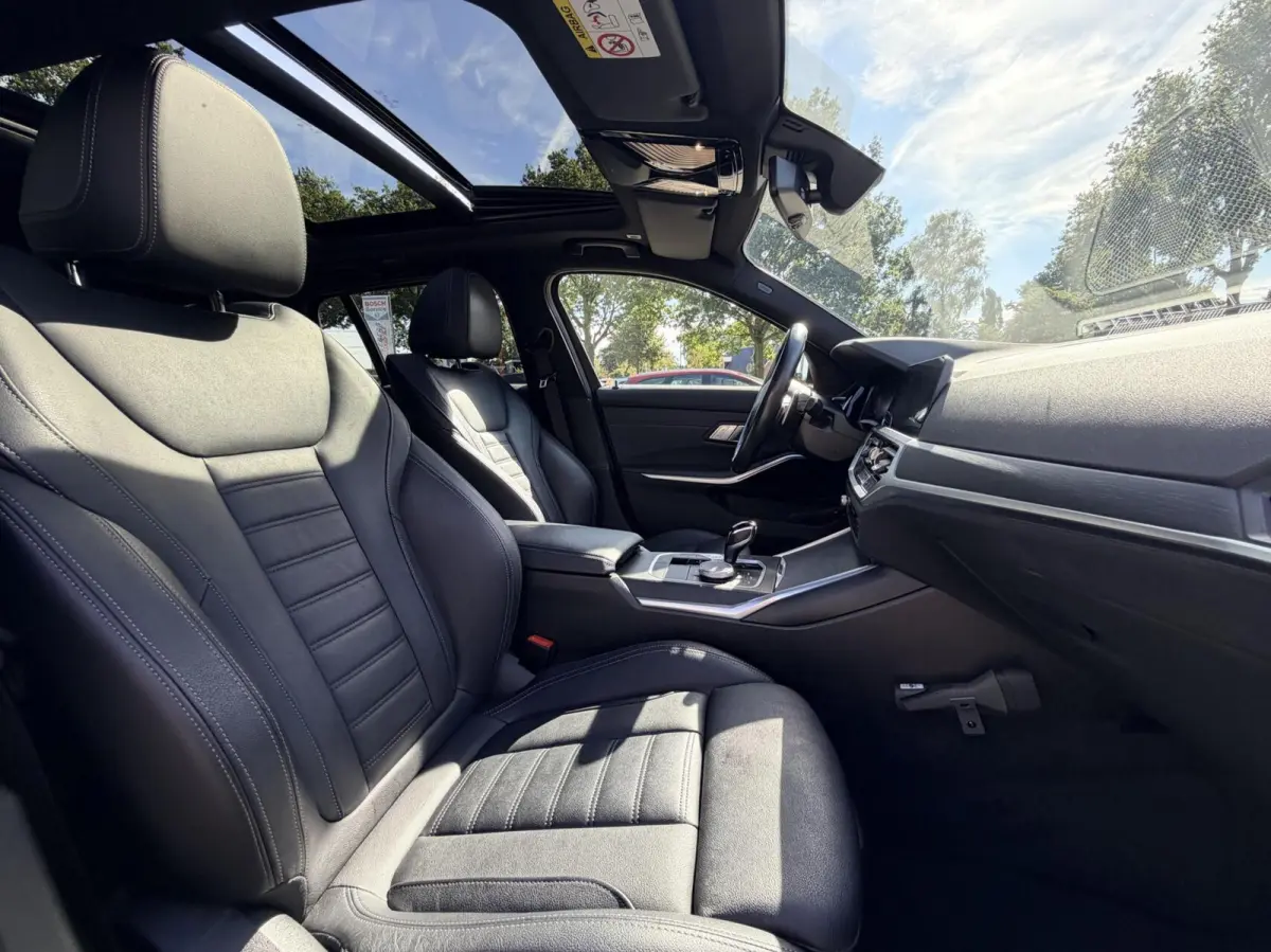 320e Business Edition Plus | M Sport | Leder | Achteruitrijcamera | Panoramadak | Stoelverwarming | SoH 94%