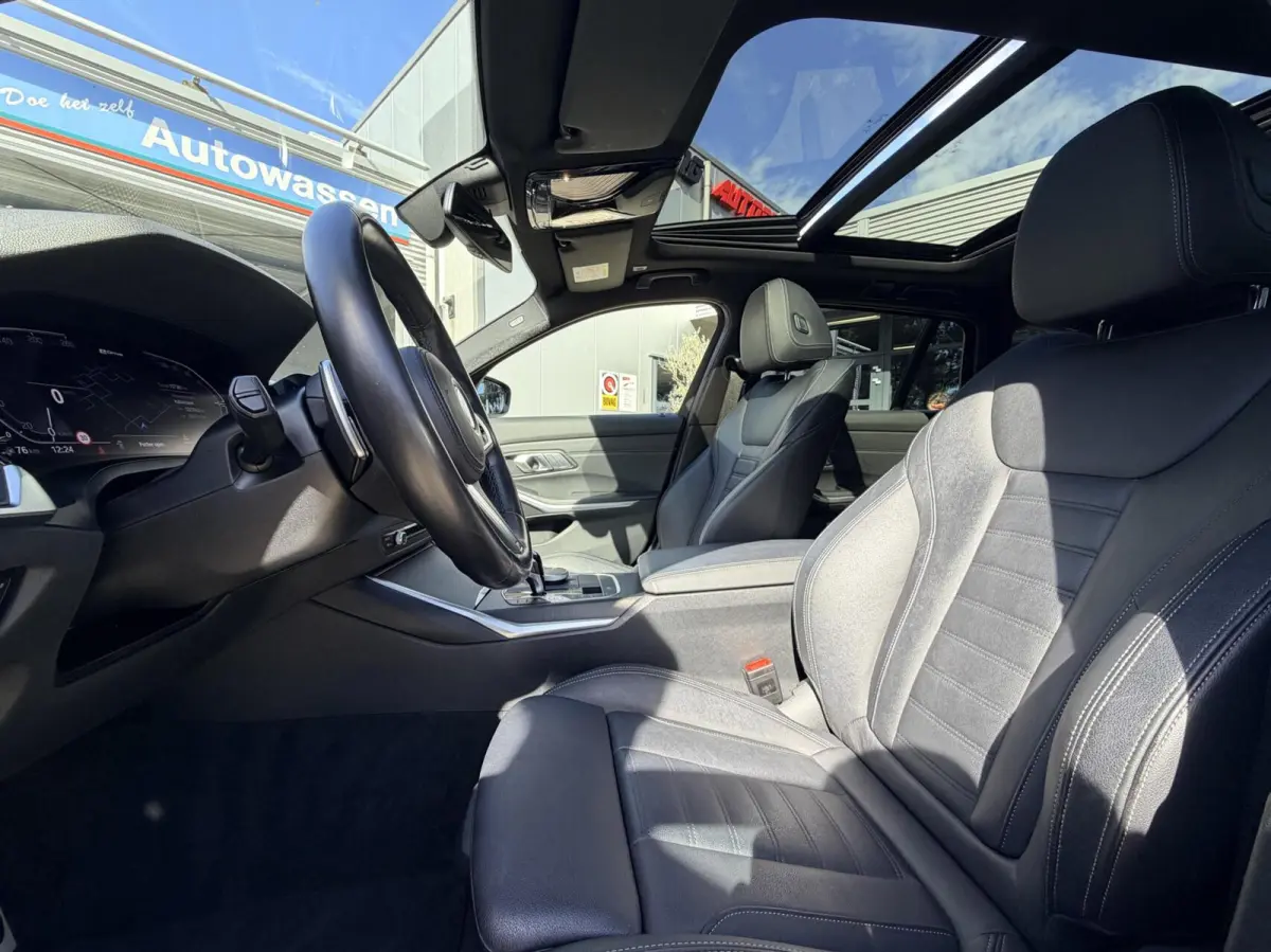 320e Business Edition Plus | M Sport | Leder | Achteruitrijcamera | Panoramadak | Stoelverwarming | SoH 94%