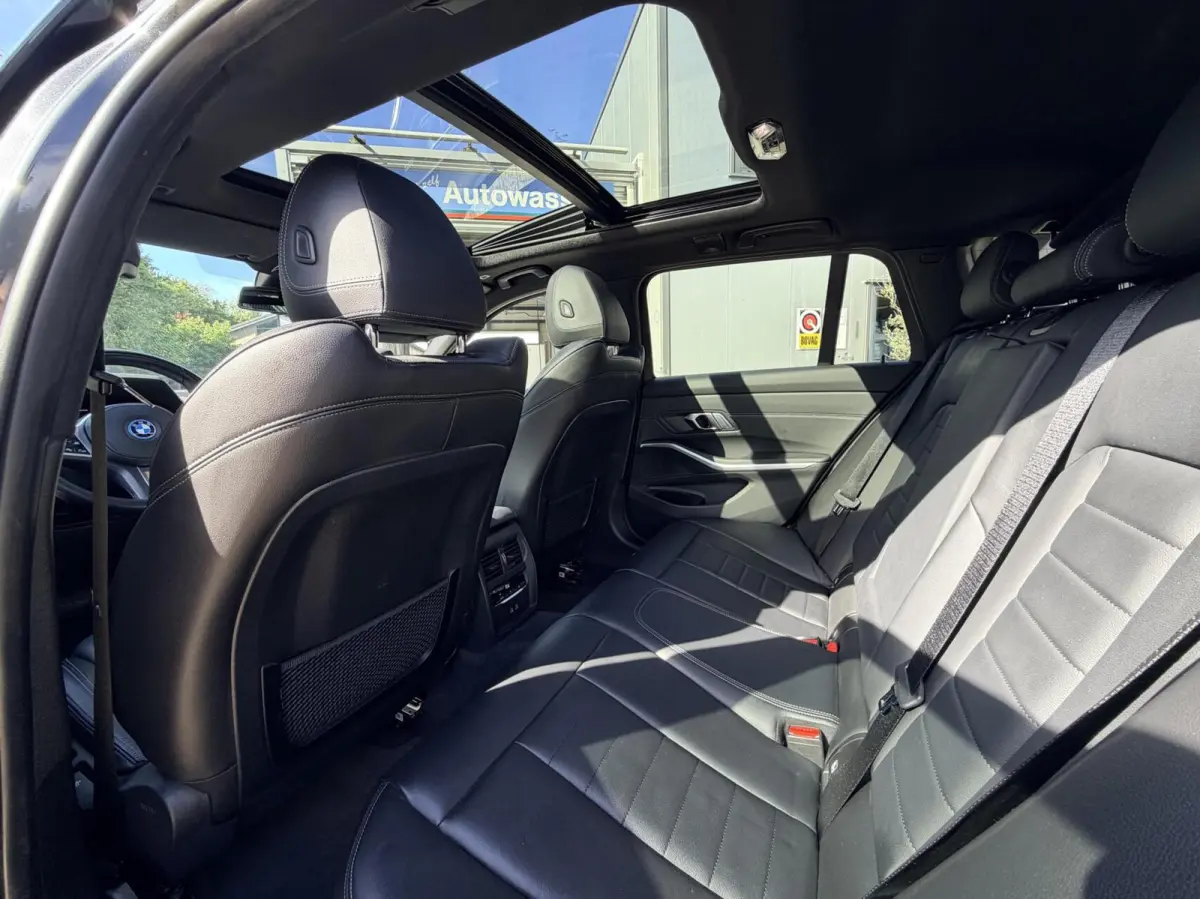 320e Business Edition Plus | M Sport | Leder | Achteruitrijcamera | Panoramadak | Stoelverwarming | SoH 94%