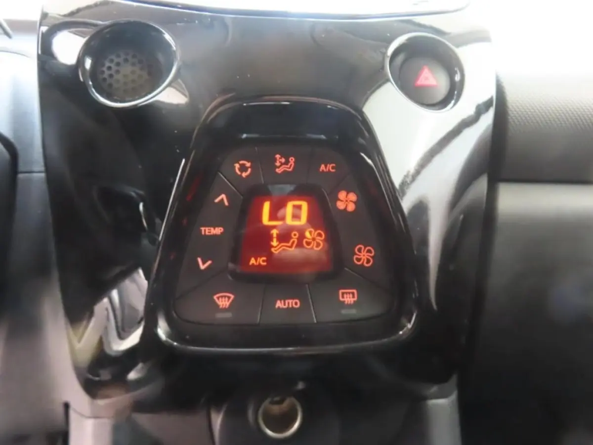 1.0 e-VTi Allure TOP! Camera | Carplay | Climate Control  | 15" Lichtmetaal | DAB | LED Dagrij | Elek. Ramen| Achteruitrijcamera | Airco | Apple Carplay/Android Auto|telefoonintegratie premi
