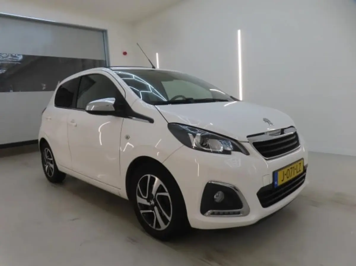 1.0 e-VTi Allure TOP! Camera | Carplay | Climate Control  | 15" Lichtmetaal | DAB | LED Dagrij | Elek. Ramen| Achteruitrijcamera | Airco | Apple Carplay/Android Auto|telefoonintegratie premi