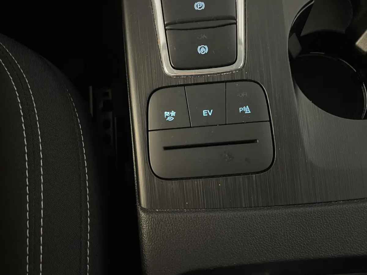 2.5 PHEV Titanium Stoel- stuurverw | Cruise control | Carplay | Achteruitrij camera | Elektrische trekhaak