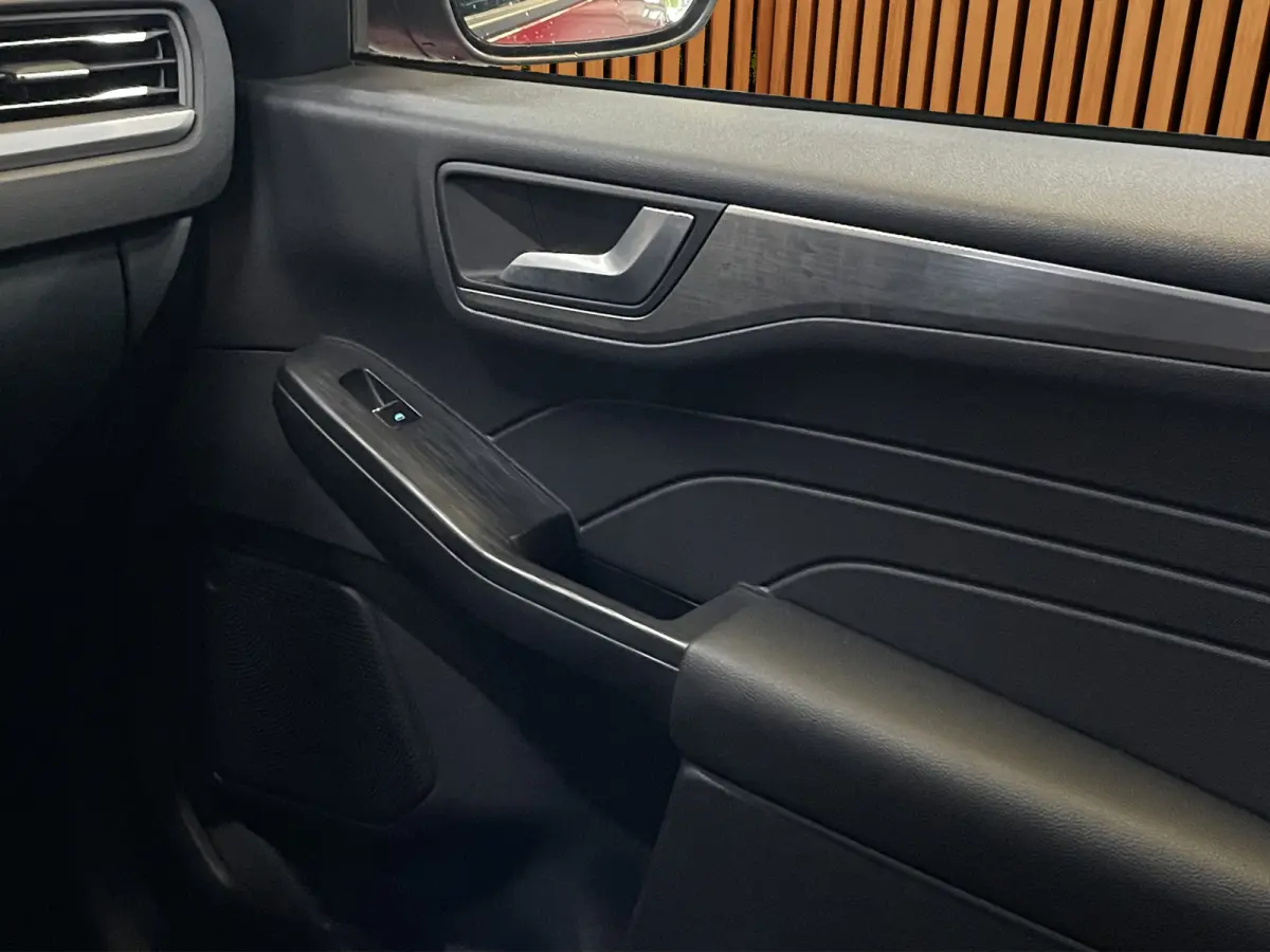 2.5 PHEV Titanium Stoel- stuurverw | Cruise control | Carplay | Achteruitrij camera | Elektrische trekhaak