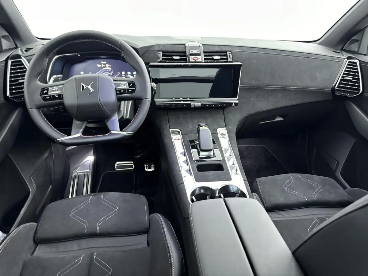 1.6 PHEV 225 Ligne Business | Panoramadak | 7,4 kW onboard charger | 360° parkeercamera | Navigatie | Apple Carplay / Android Auto |