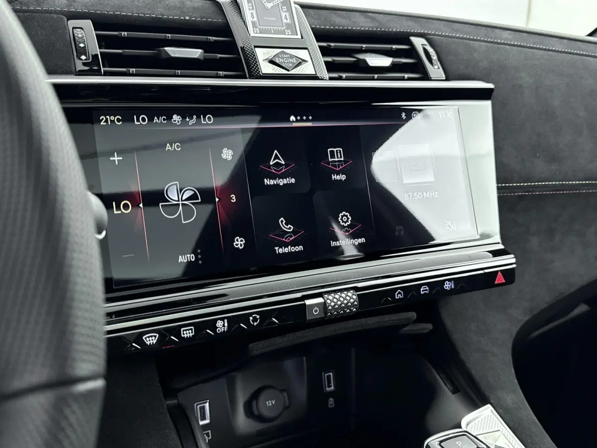 1.6 PHEV 225 Ligne Business | Panoramadak | 7,4 kW onboard charger | 360° parkeercamera | Navigatie | Apple Carplay / Android Auto |