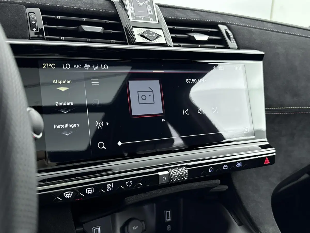 1.6 PHEV 225 Ligne Business | Panoramadak | 7,4 kW onboard charger | 360° parkeercamera | Navigatie | Apple Carplay / Android Auto |