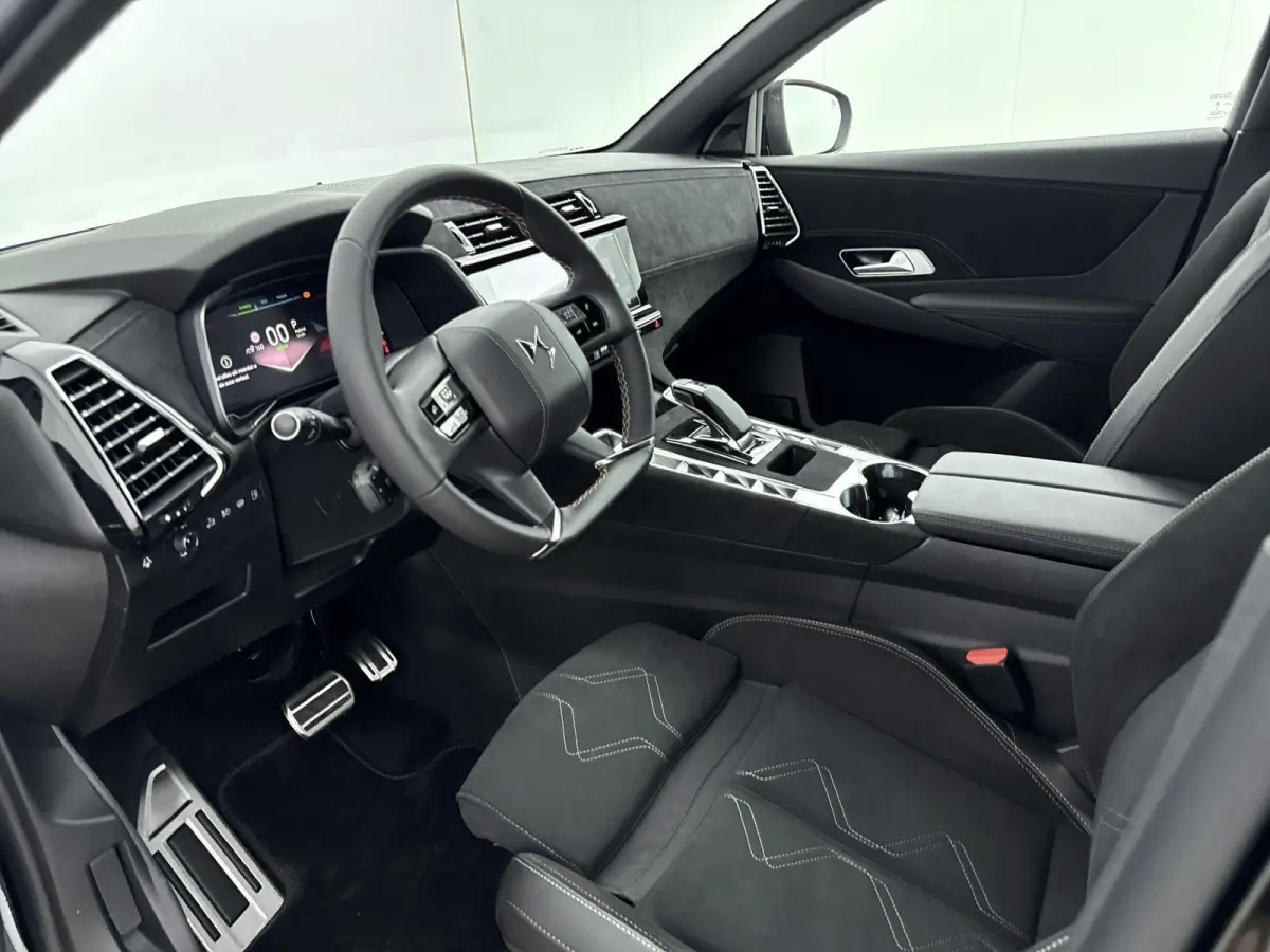 1.6 PHEV 225 Ligne Business | Panoramadak | 7,4 kW onboard charger | 360° parkeercamera | Navigatie | Apple Carplay / Android Auto |