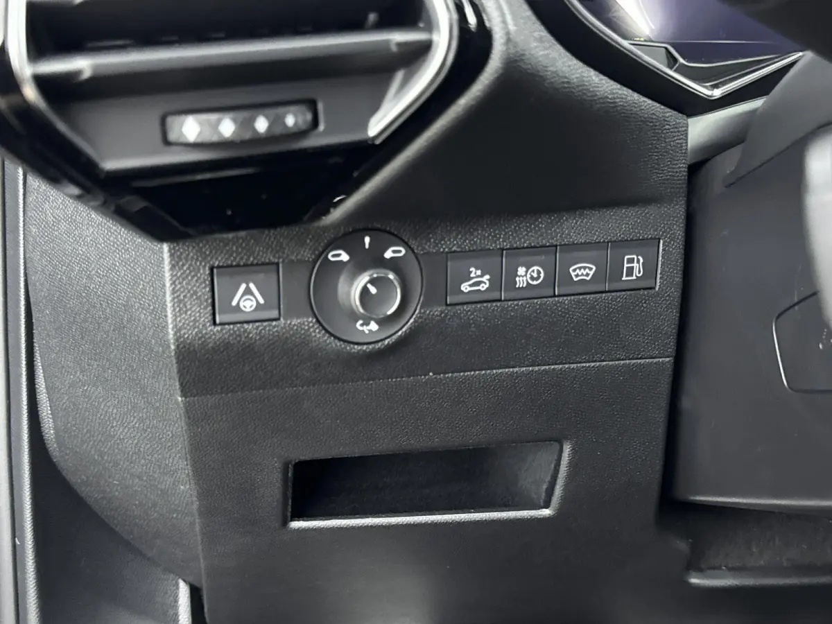 1.6 PHEV 225 Ligne Business | Panoramadak | 7,4 kW onboard charger | 360° parkeercamera | Navigatie | Apple Carplay / Android Auto |