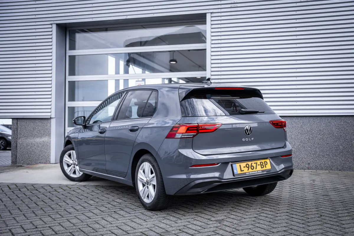 1.0 TSI | Buitenspiegels elektrisch verstel- en verwarmbaar | Cruisecontrol standaard | LED koplampen