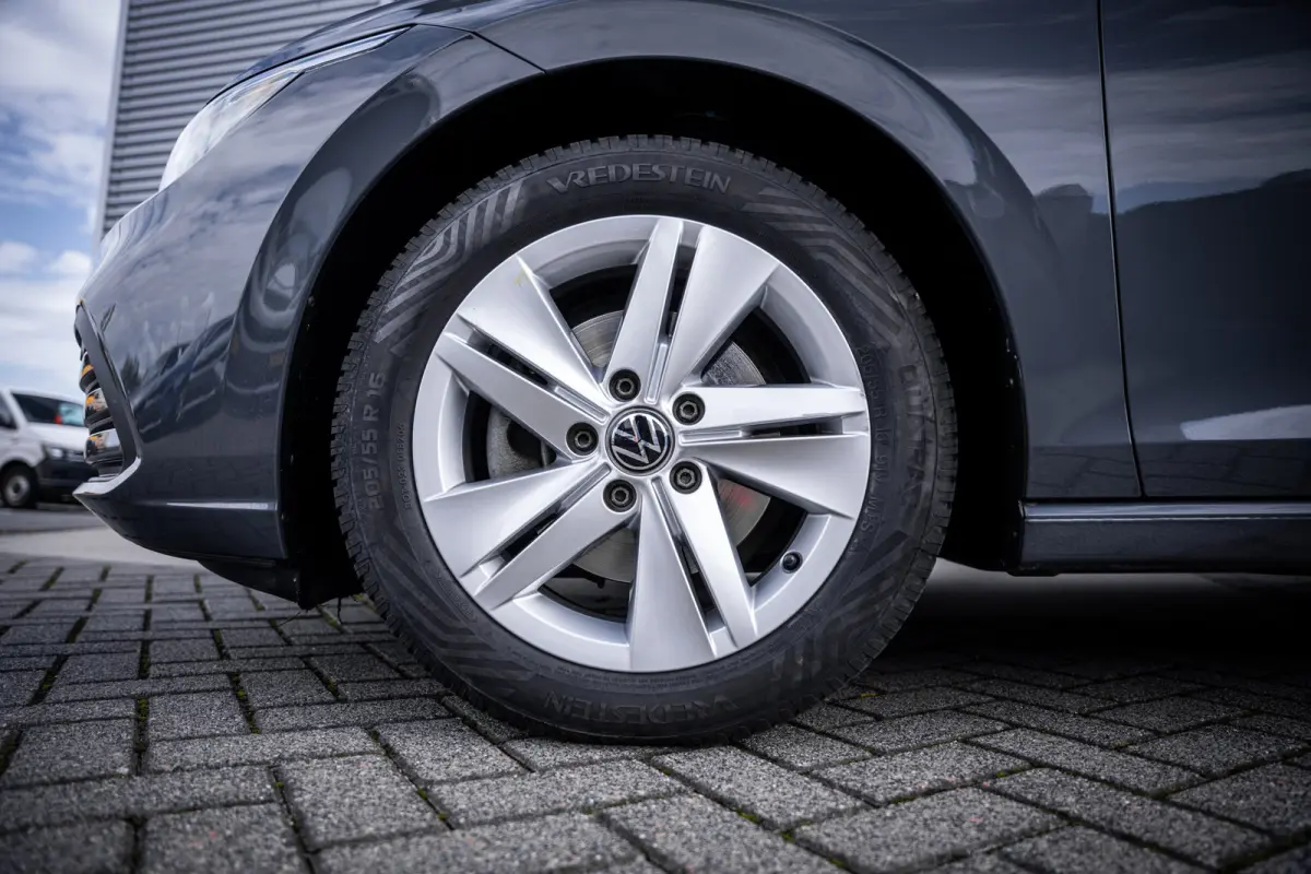 1.0 TSI | Buitenspiegels elektrisch verstel- en verwarmbaar | Cruisecontrol standaard | LED koplampen