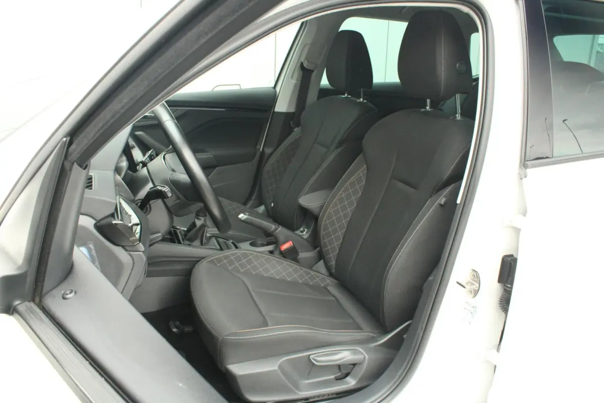 1.0 TSI 110pk Ambition | Trekhaak Wegklapbaar | Apple Carplay / Android Auto | Airco | Cruise Control