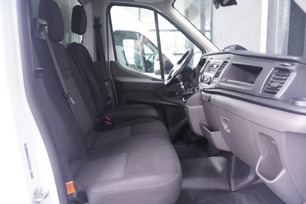 2.0 TDCI 130 pk Bakwagen met Laadklep Airco Cruise Control, Lane Assist, LxBxH 420x200x210 cm, 3-Zits