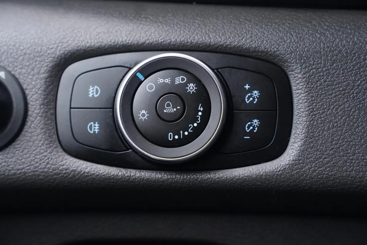 2.0 TDCI 130 pk Bakwagen met Laadklep Airco Cruise Control, Lane Assist, LxBxH 420x200x210 cm, 3-Zits