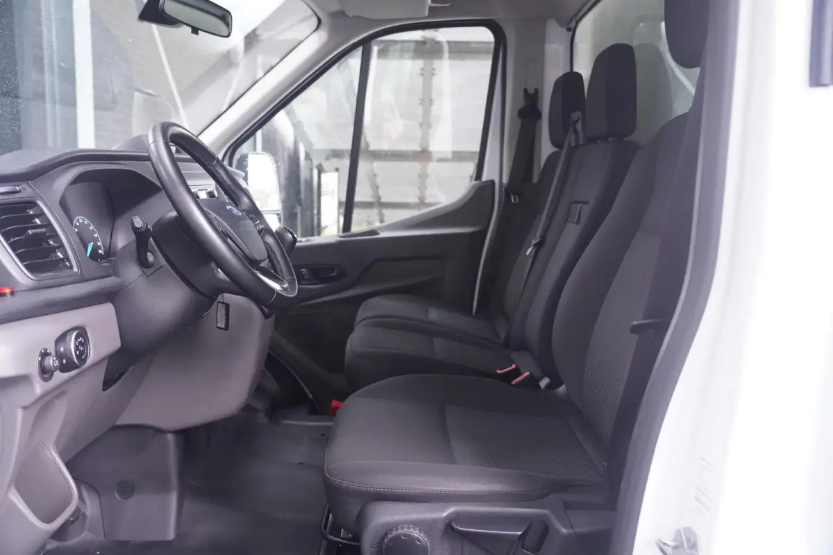2.0 TDCI 130 pk Bakwagen met Laadklep Airco Cruise Control, Lane Assist, LxBxH 420x200x210 cm, 3-Zits