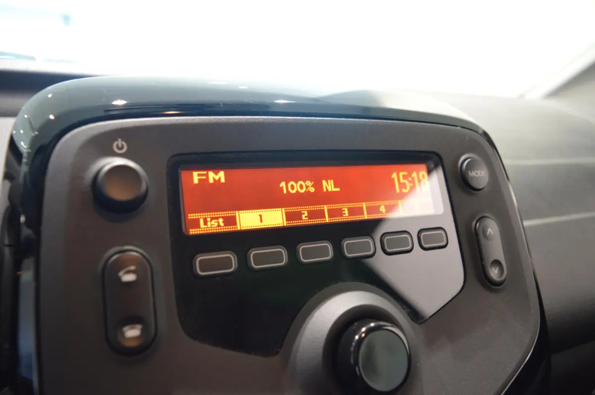 1.0 VTi Feel ZUINIG - AIRCO - BLUETOOTH