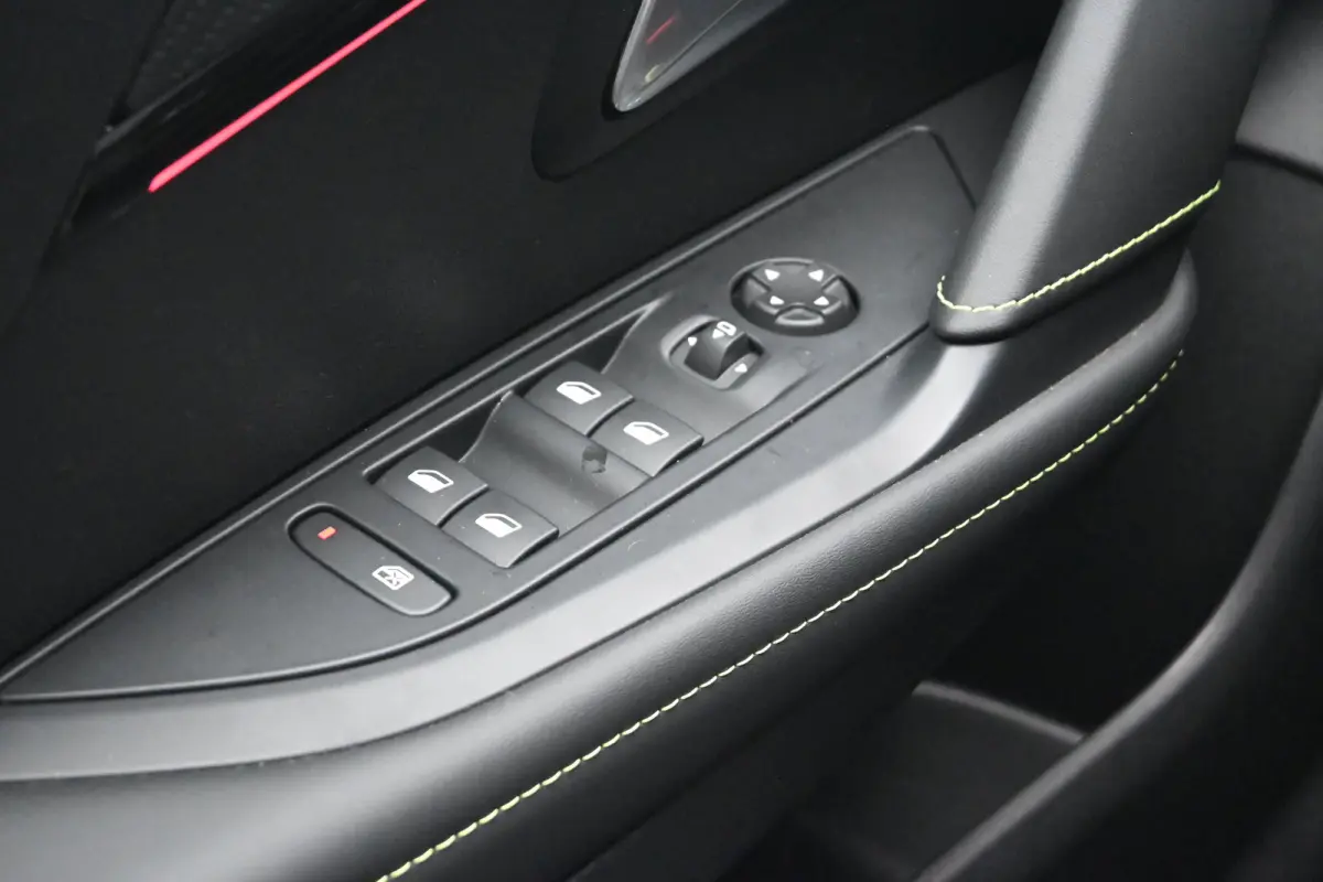 1.2 Hybrid 110 e-DCS6 GT Tot 8 Jaar Garantie! | Navi by app | 360 Camera | DAB ontvanger | Keyless Entry | Full Led | LMV 17" |