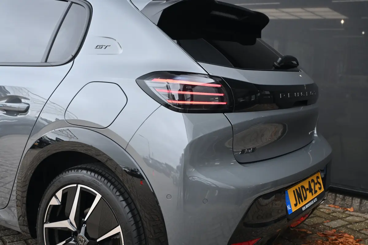 1.2 Hybrid 110 e-DCS6 GT Tot 8 Jaar Garantie! | Navi by app | 360 Camera | DAB ontvanger | Keyless Entry | Full Led | LMV 17" |