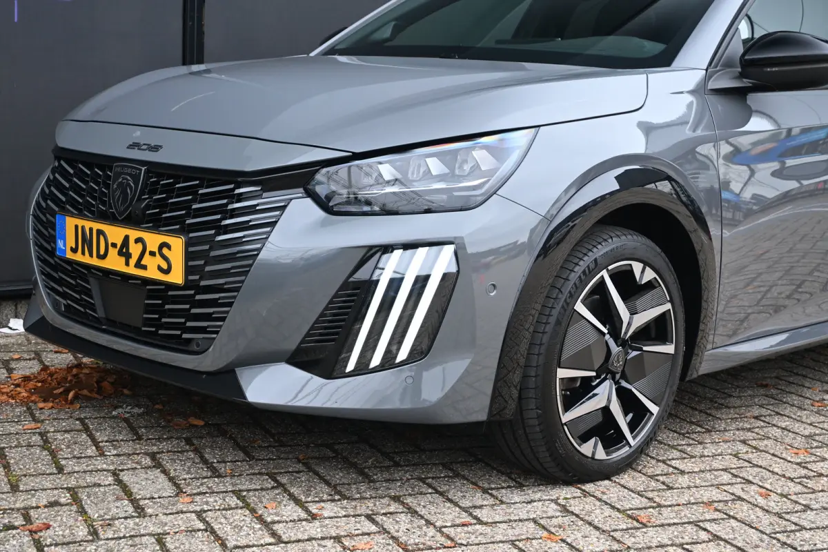 1.2 Hybrid 110 e-DCS6 GT Tot 8 Jaar Garantie! | Navi by app | 360 Camera | DAB ontvanger | Keyless Entry | Full Led | LMV 17" |