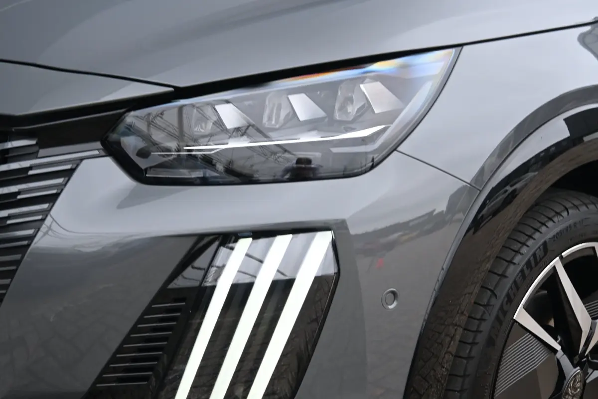 1.2 Hybrid 110 e-DCS6 GT Tot 8 Jaar Garantie! | Navi by app | 360 Camera | DAB ontvanger | Keyless Entry | Full Led | LMV 17" |