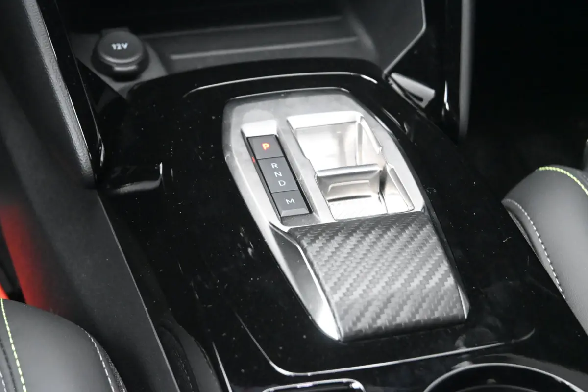 1.2 Hybrid 110 e-DCS6 GT Tot 8 Jaar Garantie! | Navi by app | 360 Camera | DAB ontvanger | Keyless Entry | Full Led | LMV 17" |