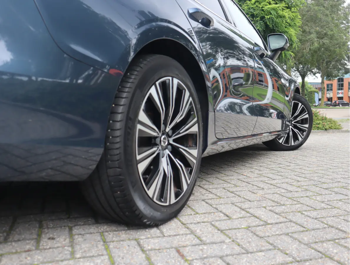 2.0 B3 Plus Bright Navi / Carplay / Stoel-Stuurverw / Elek Trekhaak / Camera / Stoelmemory / BTW Auto