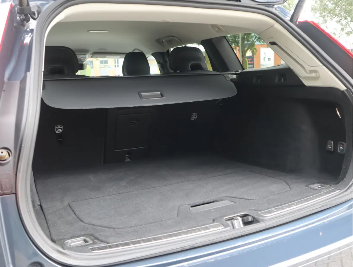 2.0 B3 Plus Bright Navi / Carplay / Stoel-Stuurverw / Elek Trekhaak / Camera / Stoelmemory / BTW Auto