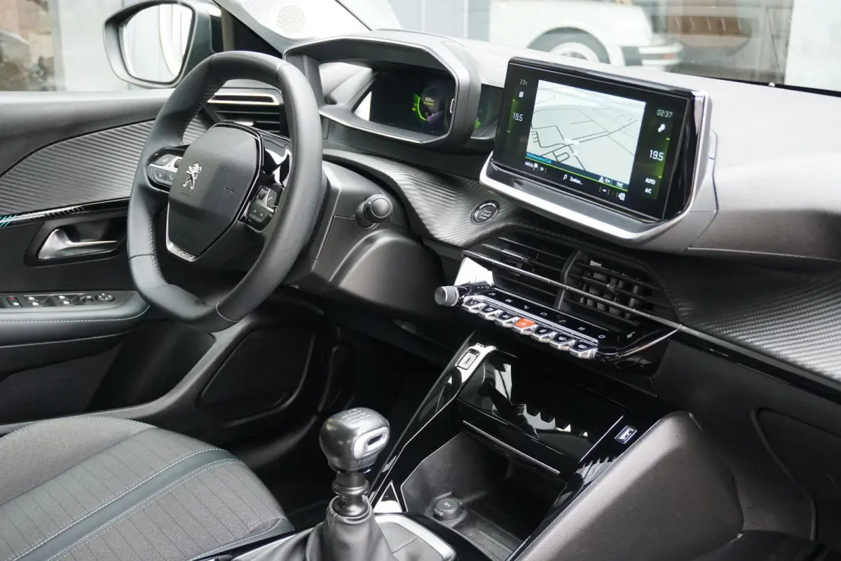 1.2 PureTech Allure Pack + CAMERA / 3D COCKPIT / STOELVERWARMING / APPLE CARPLAY / TREKHAAK