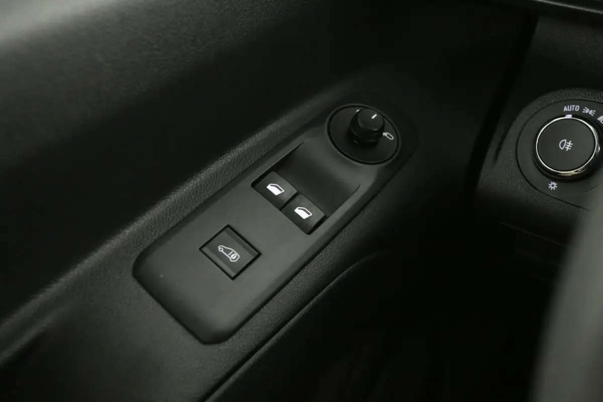 1.5D 102PK | Airco | Cruise | Carplay | Trekhaak | Navi | Parkeersensoren