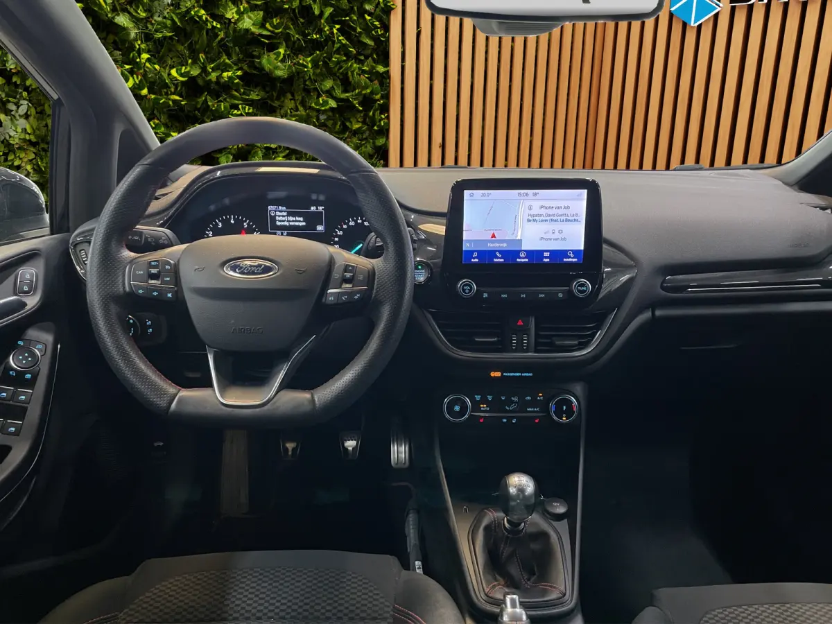 ST-line Stoel- stuurverw. | Trekhaak | Cruise control | LED | PDC | 17"
