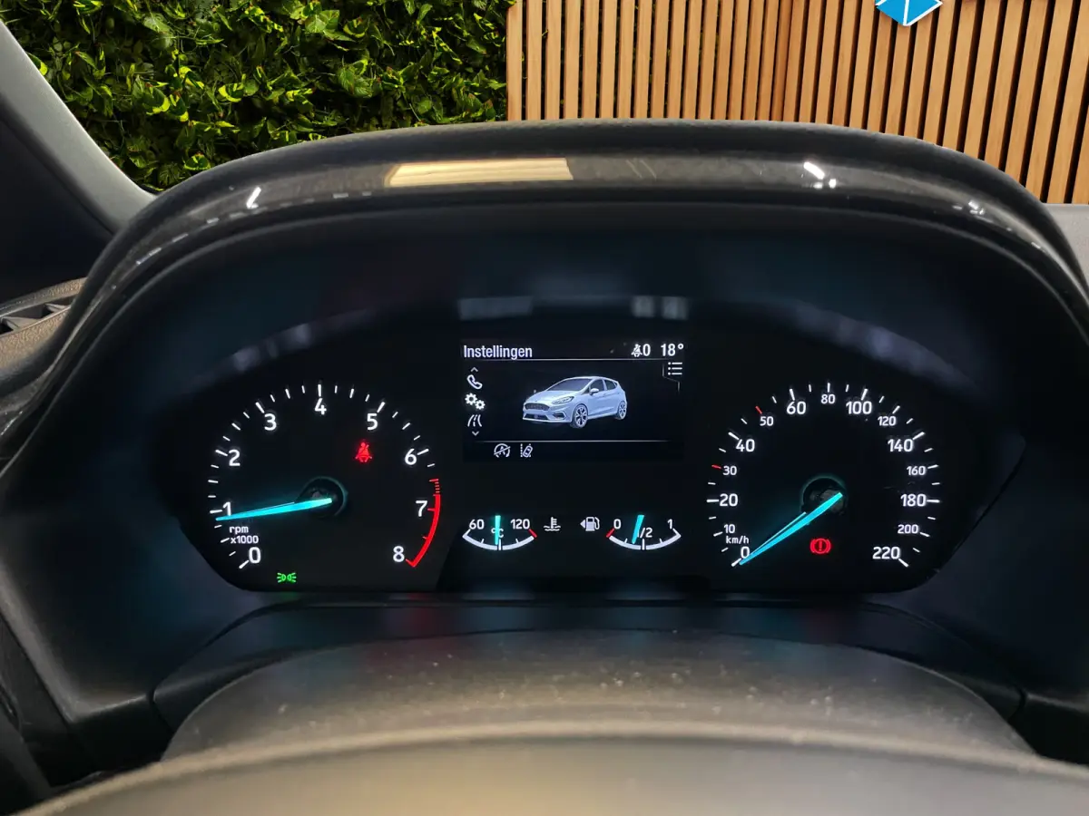 ST-line Stoel- stuurverw. | Trekhaak | Cruise control | LED | PDC | 17"