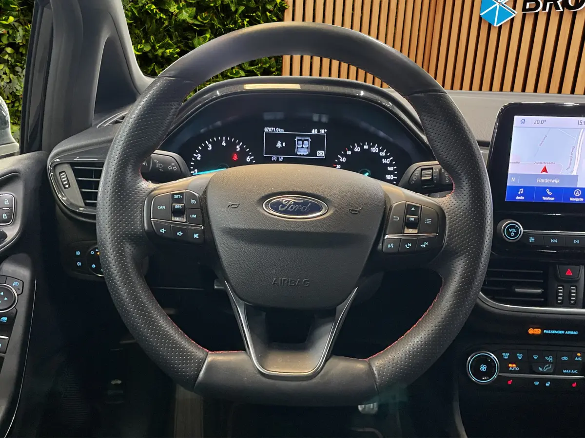 ST-line Stoel- stuurverw. | Trekhaak | Cruise control | LED | PDC | 17"