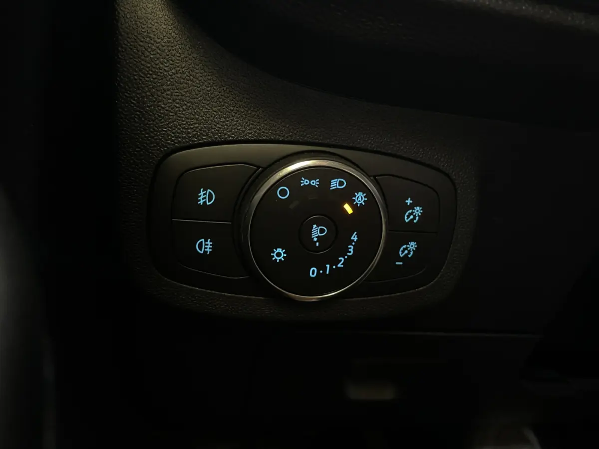 ST-line Stoel- stuurverw. | Trekhaak | Cruise control | LED | PDC | 17"
