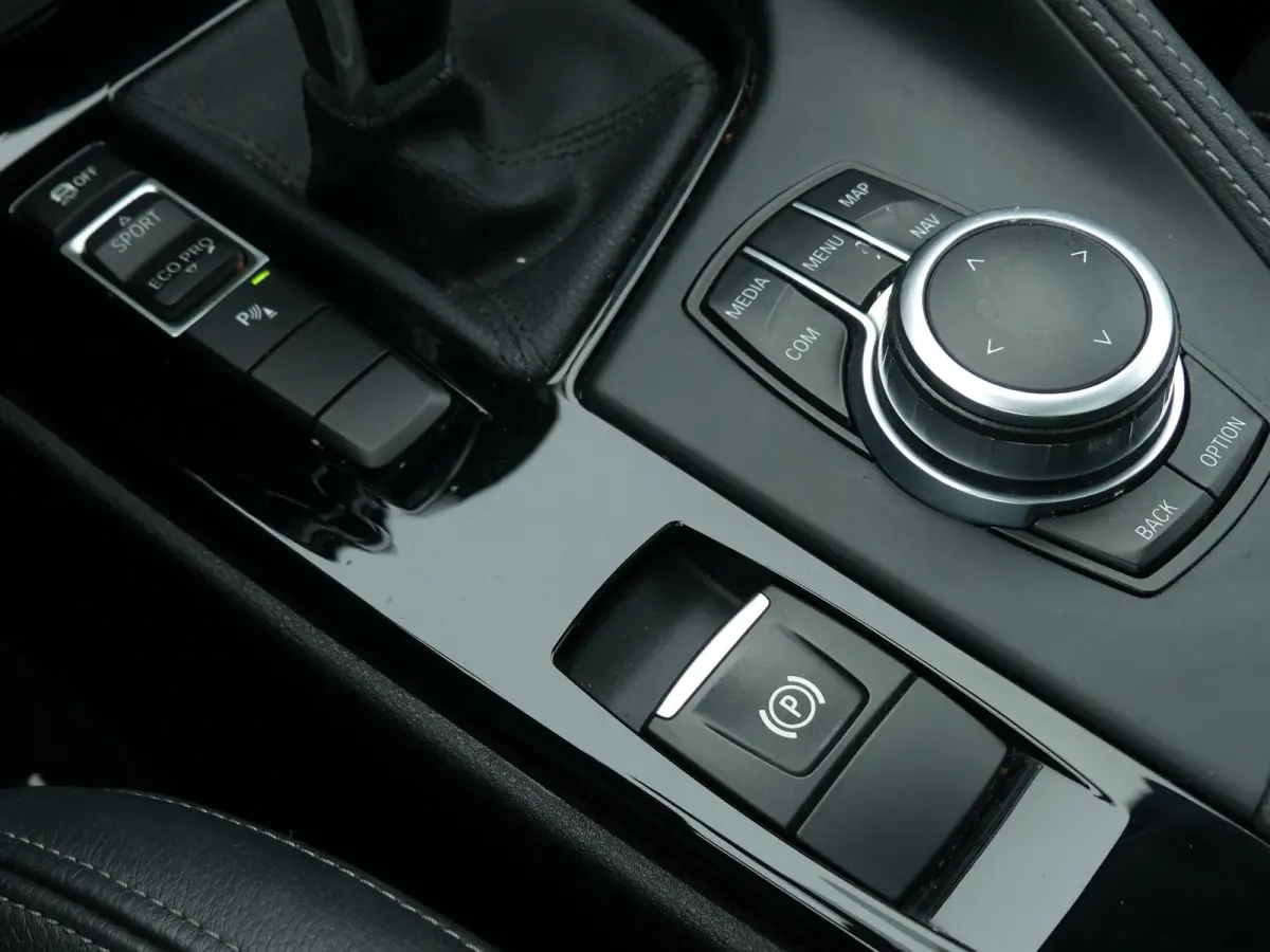 SDrive18i High Executive / Pano / Leer