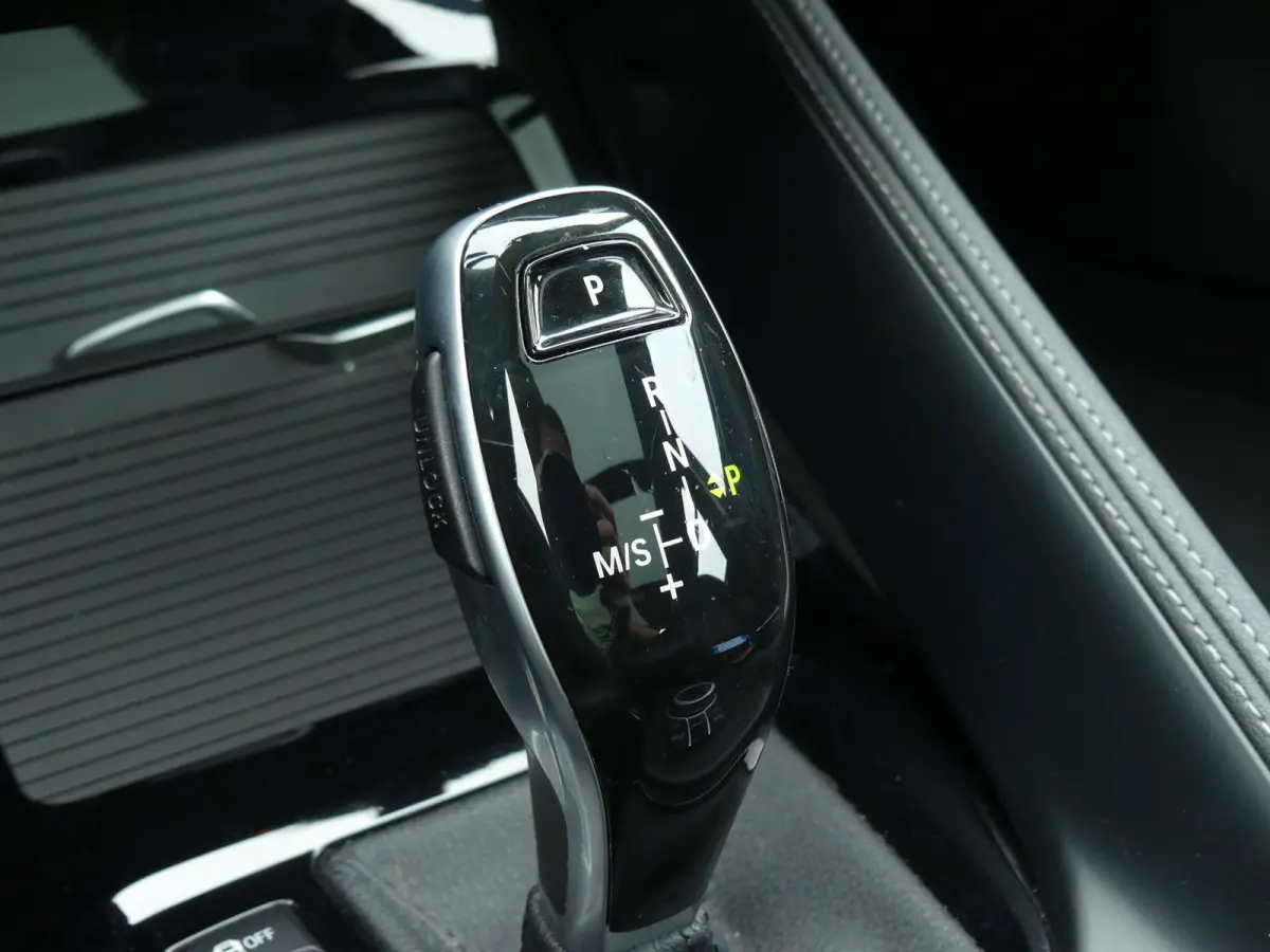 SDrive18i High Executive / Pano / Leer