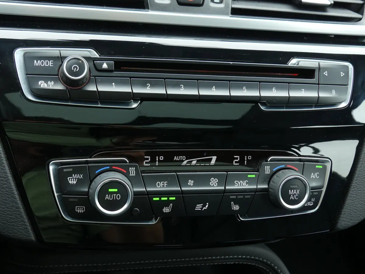 SDrive18i High Executive / Pano / Leer