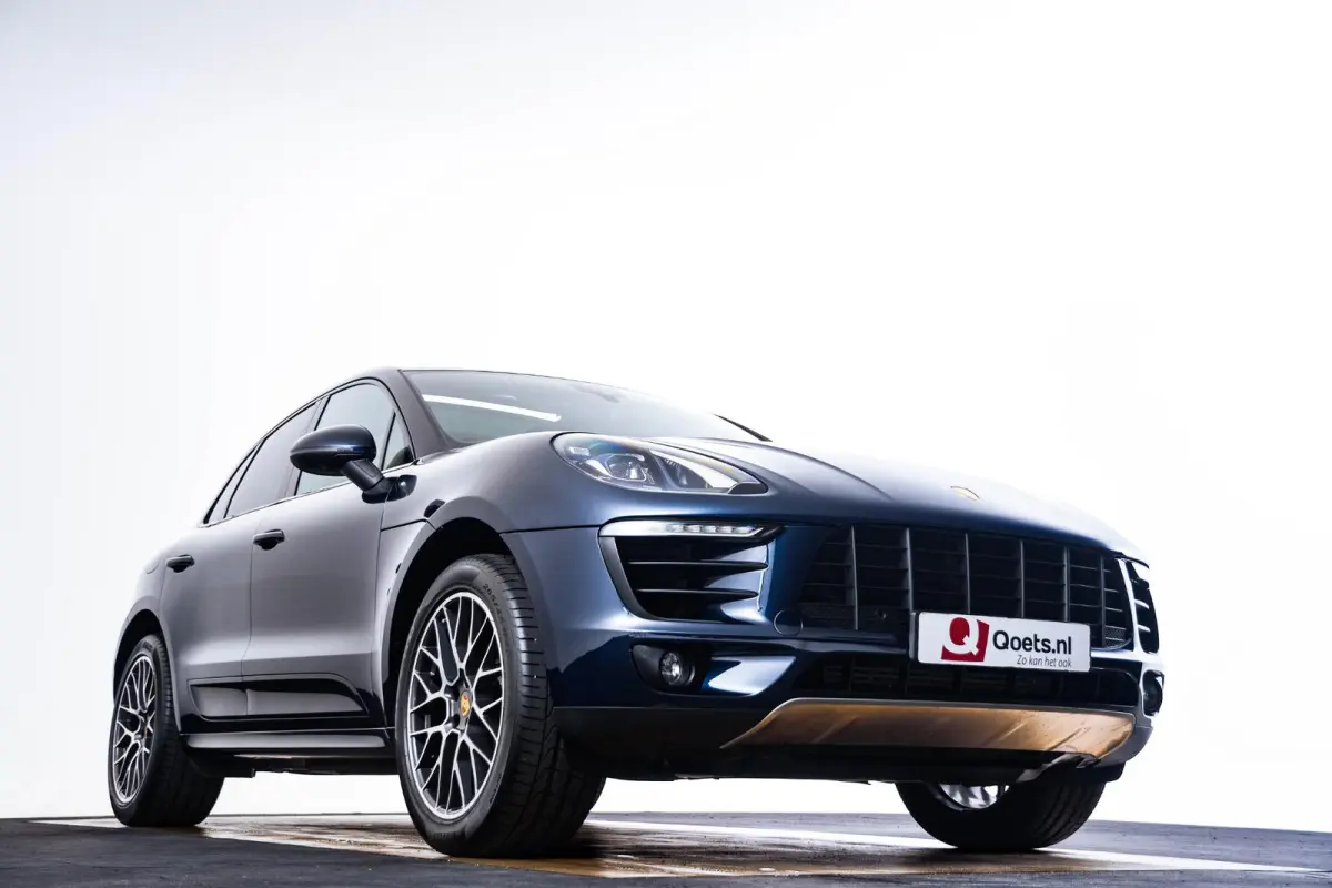 2.0 Panoramadak - Luchtvering - Privacybeglazing - Porsche Entry & Drive - Stoelverwarming voorin - Comfort Memory - Stuurwielverwarming - SportDesign dorpelbekledingen -